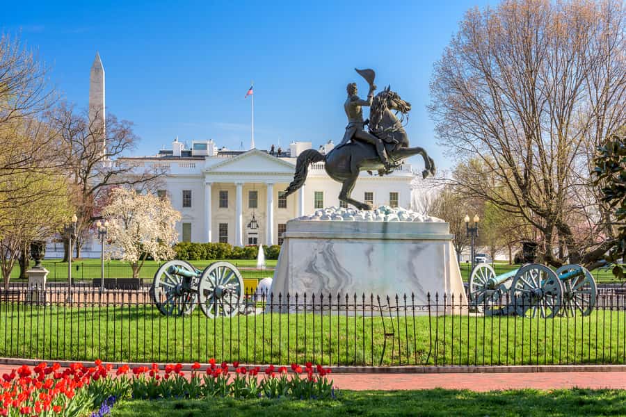 Washington, D.C.: History Tour Pub Crawl - Lafayette Square to iconic bars, with a clear start line