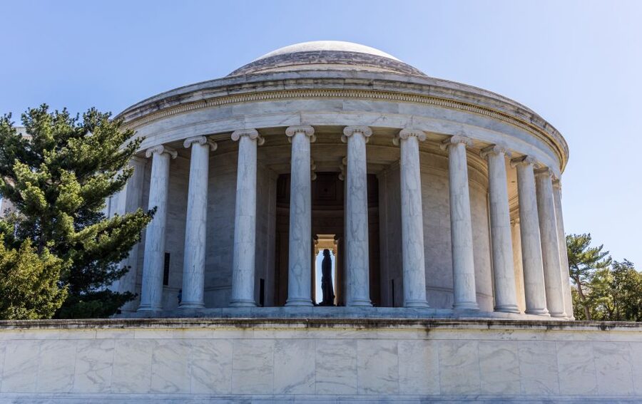 Washington DC: Bus Tour to the Highlights of the Capital - Rolling out from US Navy Memorial Plaza into real DC geography