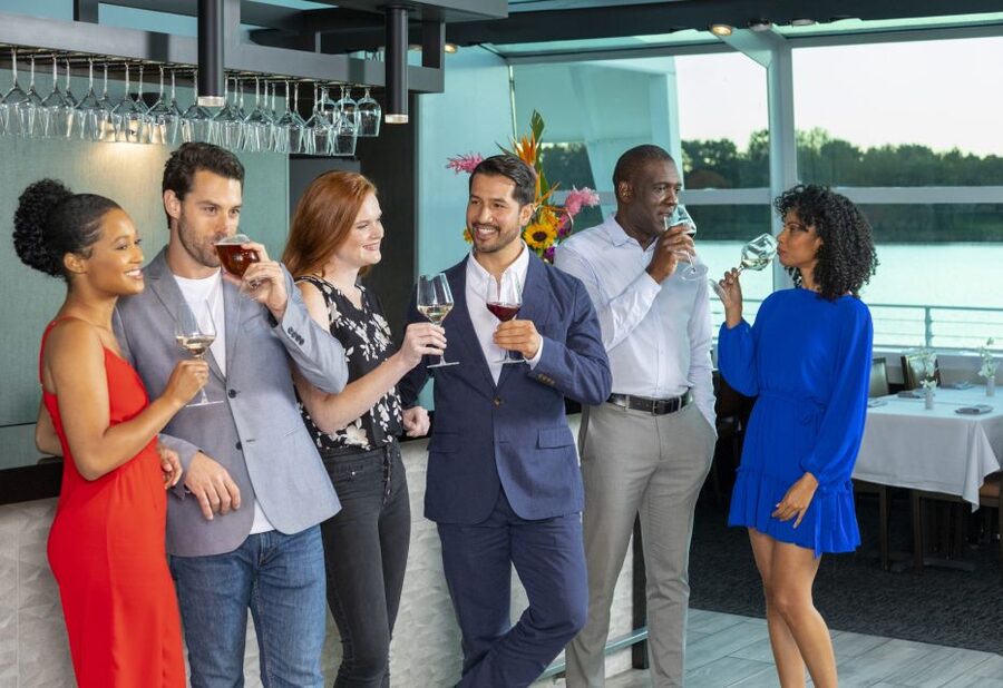 Washington DC: Christmas Eve Gourmet Brunch or Dinner Cruise - Who should book this Potomac River Christmas Eve cruise?