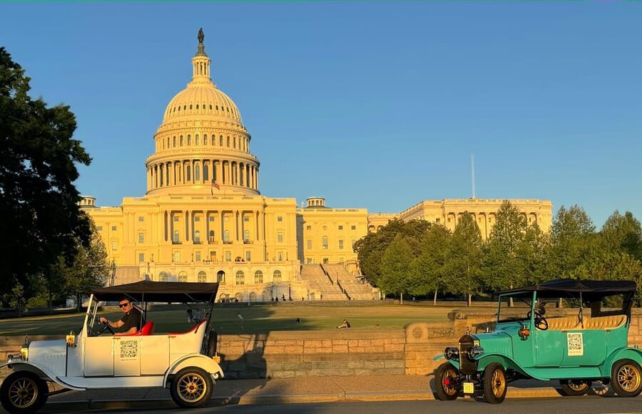 Washington, DC: Day & Night Electric Cart & Vintage Car Tour - Night tour magic: illuminated monuments without the all-day slog