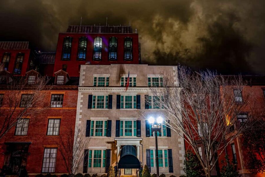 Washington, DC: Ghosts and Spirits Haunted Walking Tour - Meeting at the Treasury Building, Then Following a Lantern Guide