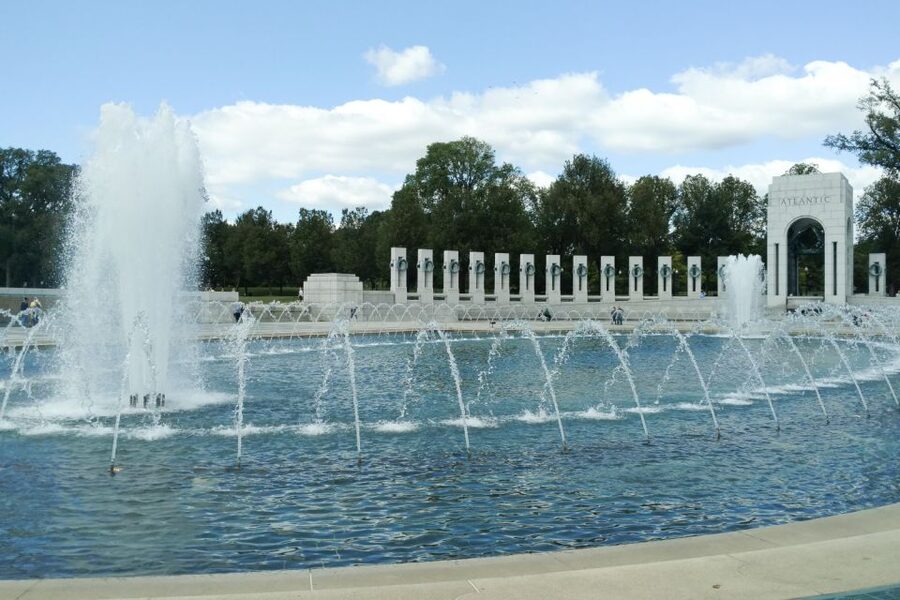 Washington, DC: Guided Small Group 4-Hour Day Tour - A 4-hour highlights sweep in a 12-seater DC van