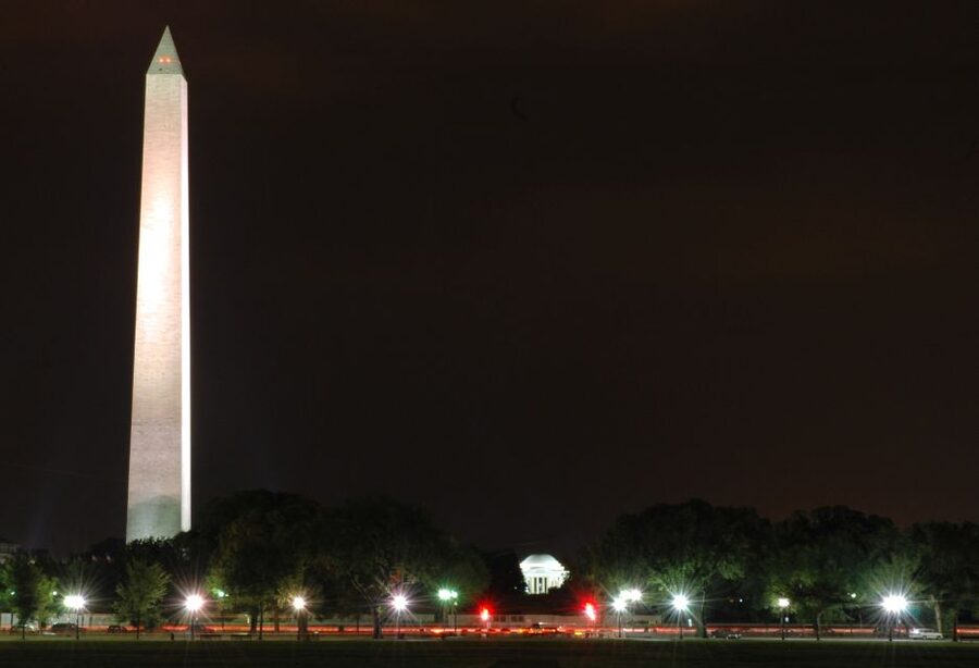 Washington, DC: Holiday Lights Nighttime Bus Tour - Why 3 hours feels just right for DC at night