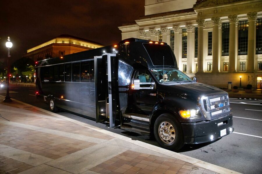 Washington, DC: Holiday Lights Nighttime Bus Tour - The bus ride that links the whole city together