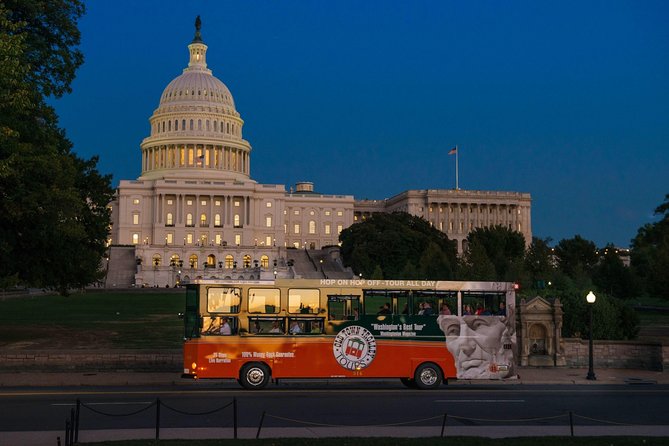 Washington DC Monuments by Moonlight Tour by Trolley - Inside the narration: the guide makes or breaks the night