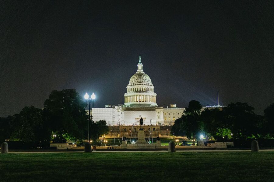 Washington DC: National Mall Night Bus Tour - Getting your bearings: U.S. Navy Memorial to the White House zone