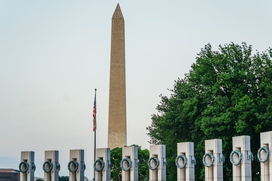 Washington DC: National Mall Night Bus Tour - White House and U.S. Capitol in the evening light