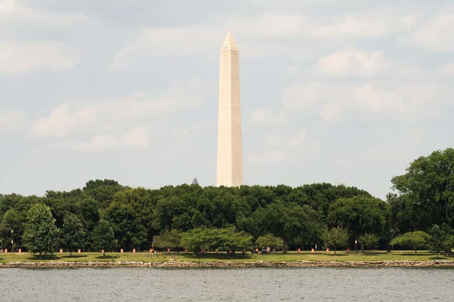 Washington DC: Potomac Cruise and Georgetown Walking Tour - Georgetown University and the Exorcist Steps: pop culture with a real anchor