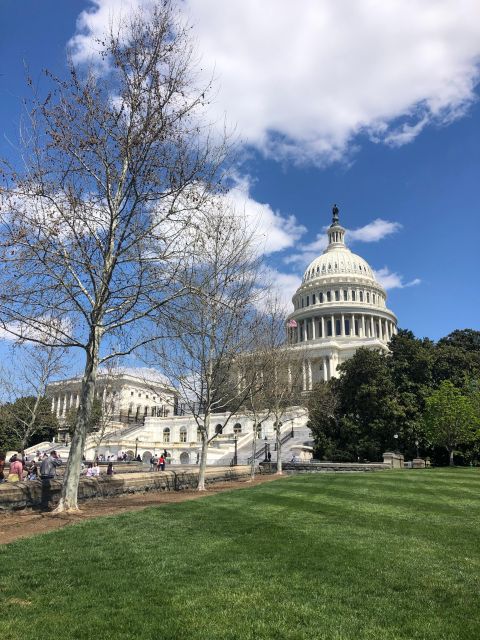 Washington DC: Private Tour with Luxury Vehicle - U.S. Capitol and nearby memorial points for photos