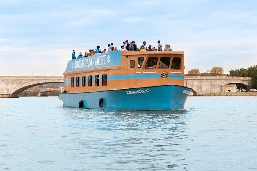 Washington DC: Sightseeing Brunch Cruise with Open Bar - Seeing Washington DC From the Potomac: How to Use the Two Decks