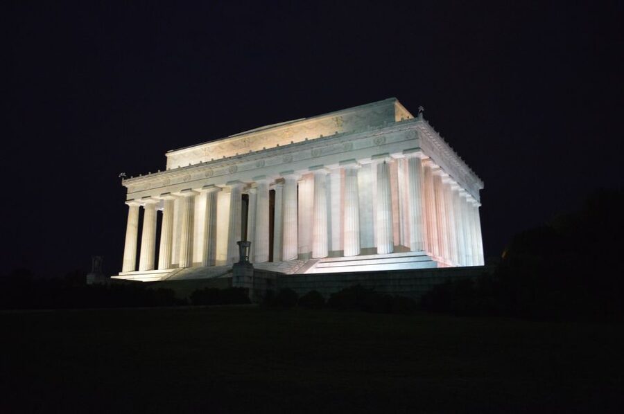 Washington DC: Small-Group 3-Hour Night Tour - Weather-proof perks that make a night tour easier